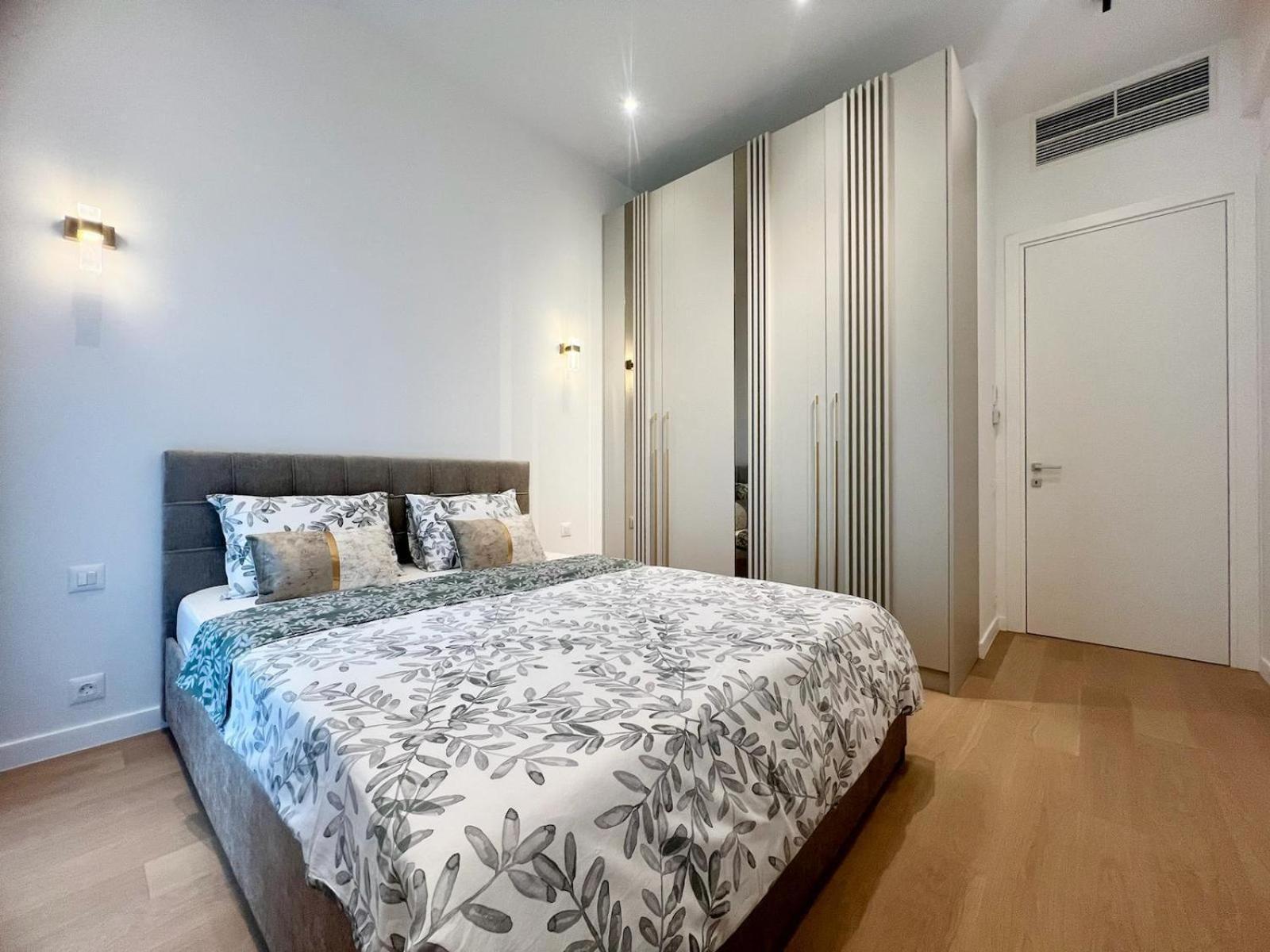 One Verdi Luxury Apartments Bukarest Exteriör bild